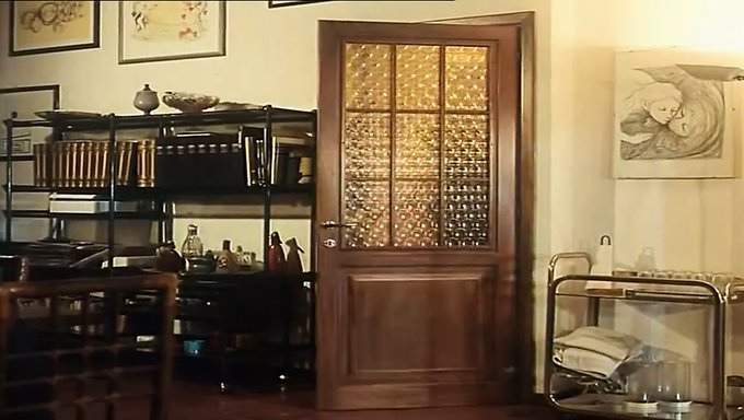 रेट्रो पोर्न स्टार सिसिओलिना एक क्लासिक विंटेज वीडियो में