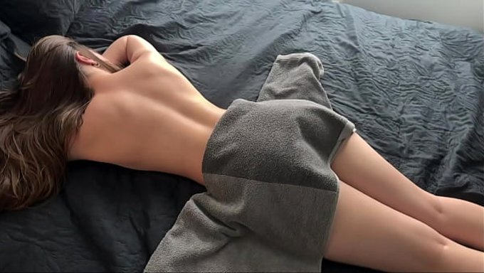 बस एक मालिश सत्र के साथ आश्चर्यजनक अगस्त?