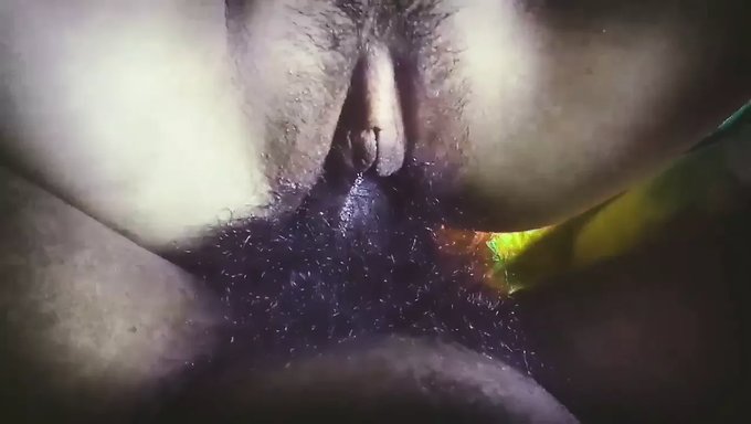 उभयलिंगी जोड़े एचडी वीडियो में आपसी आनंद का आनंद लेते हैं।