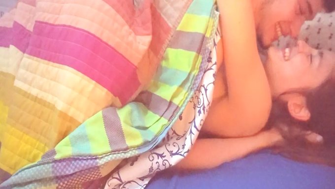 क्लास से पहले हार्डकोर कॉलेज कोएड को चोदा जाता है।