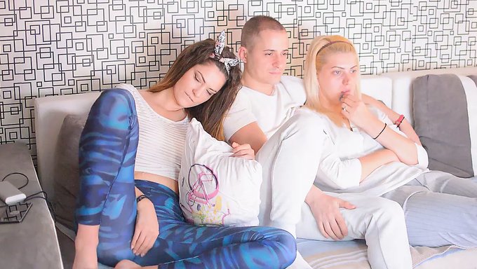 Chaturbate की हॉट Lulacum69 के साथ छुपे हुए कैमरे में जबरदस्त चुदाई।
