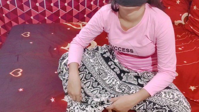 देसी बेब के संभोग सुख का अनुभव हिंदी वीडियो में