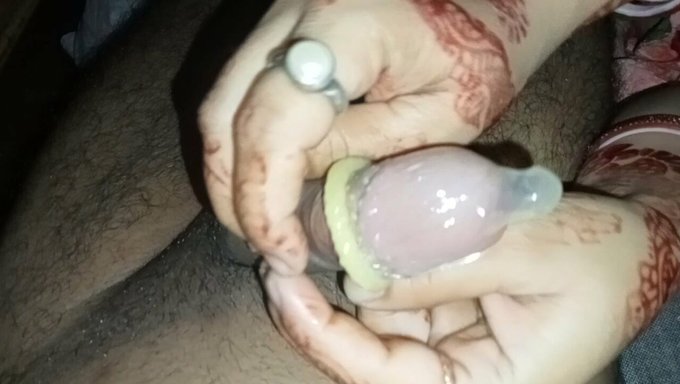 परिपक्व जोड़े पीछे से और 69 पोजीशन के साथ प्रयोग करते हैं।