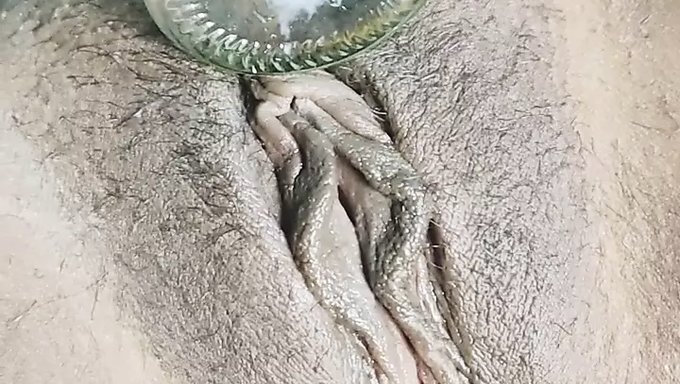 भारतीय Milf एक घर का बना वीडियो में वीर्य निगलती है