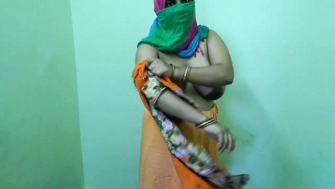 भारतीय बेब साड़ी में हो जाता है गड़बड़ द्वारा सौतेले भाई